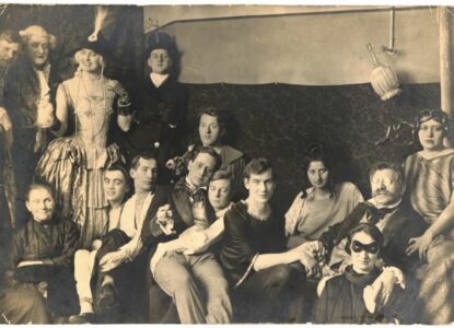 3 Gekostumeerd feest in het Hirschfeld Instituut voor Seksuologie Berlijn 1920 Magnus Hirschfeld Gesellschaft e V Berlijn