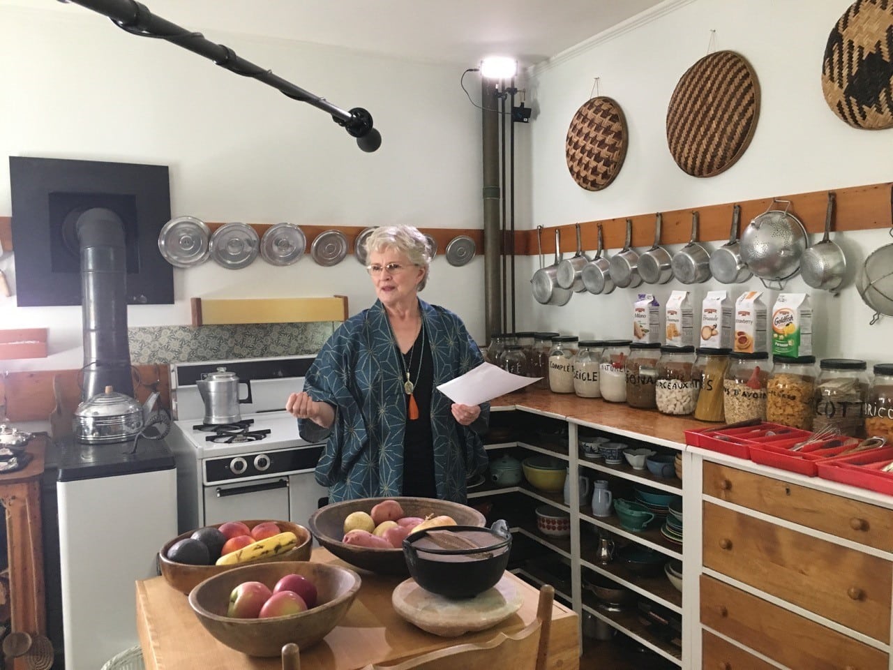 Marie-Christine-Barrault-dans-la-cuisine-de-Marguerite-Yourcenar-Memento-production